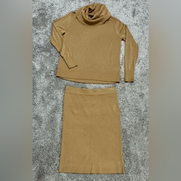 NWT-Banana Republic Knit Skirt Set-Camel-Size Medium - Picture 2 of 9